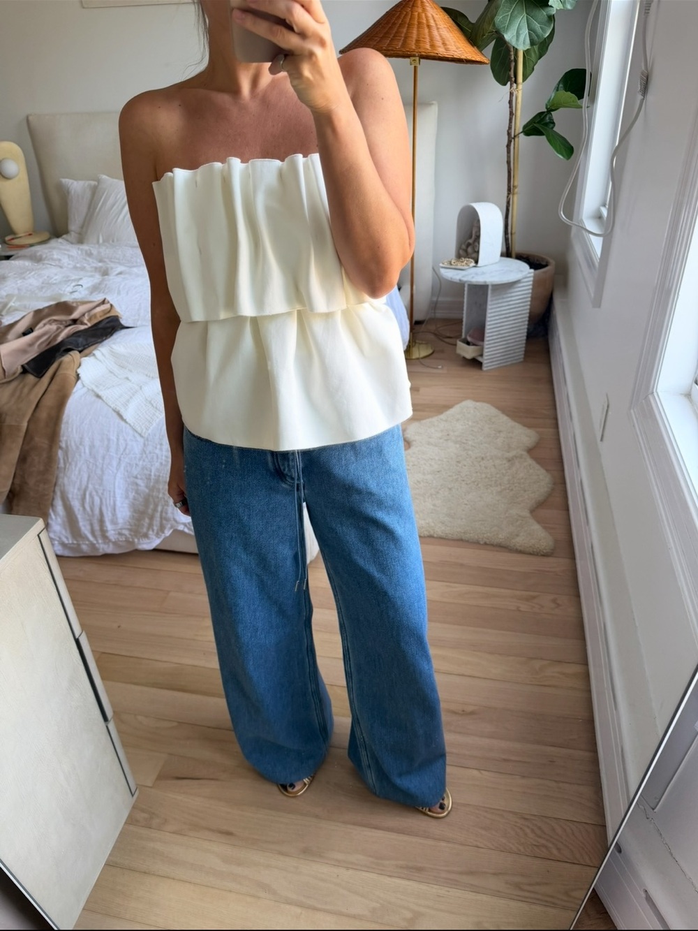 White strapless ruffle top with layered size small 
No name